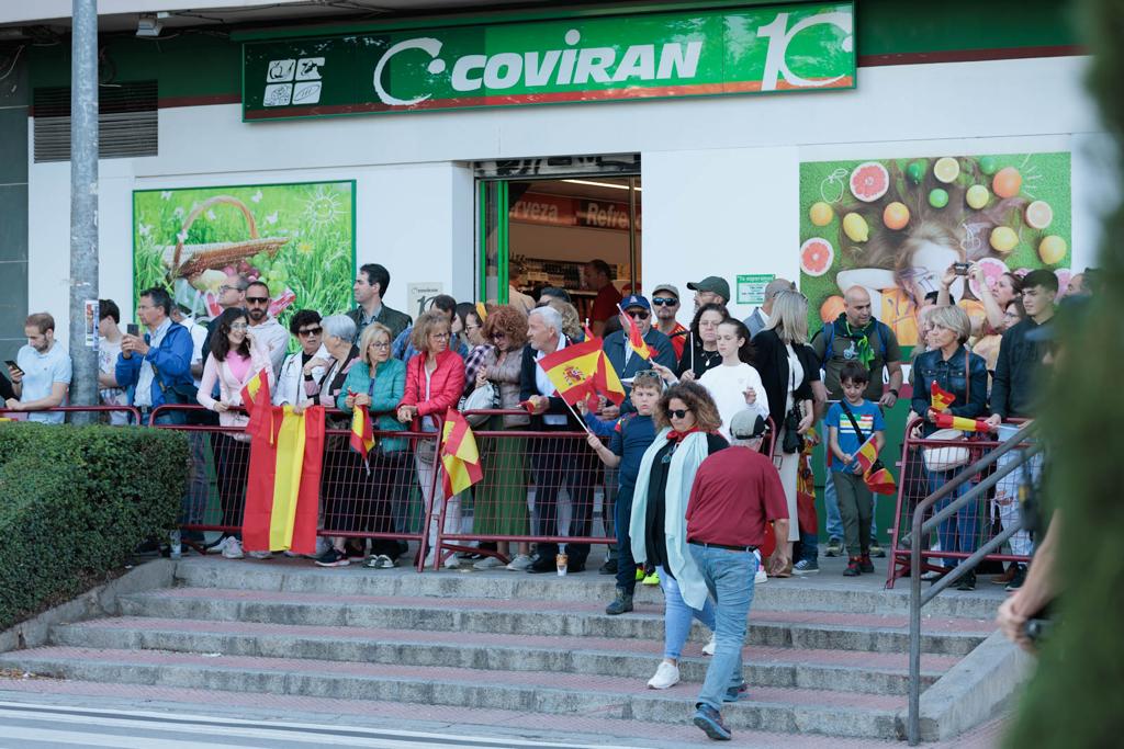 Las imágenes de los granadinos disfrutando del desfile de las Fuerzas Armadas