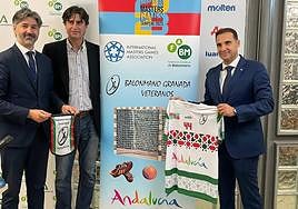 Acto de presentación del Balonmano Granada Veteranos que acudirá al Europeo.