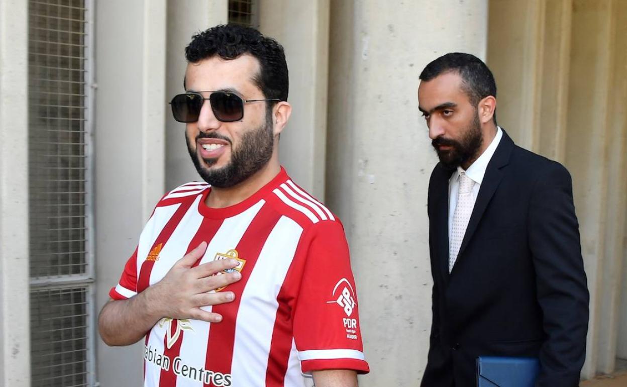 Turki y El Assy durante la adquisición del Almería.