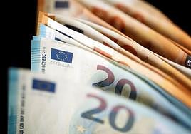 CaixaBank adelantará la paga extra de verano de los pensionisas: fecha de cobro.