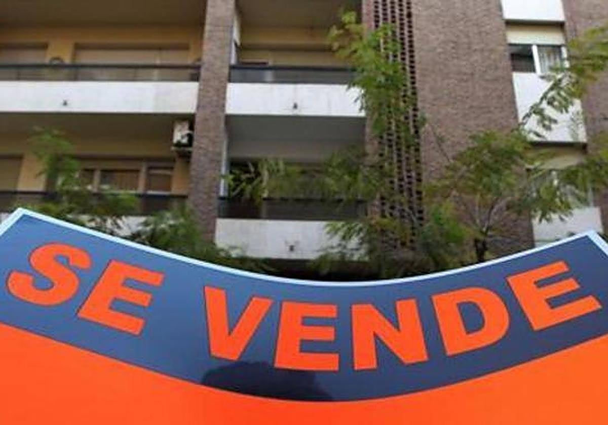 La venta de pisos creció en el mes de marzo, según datos del INE.