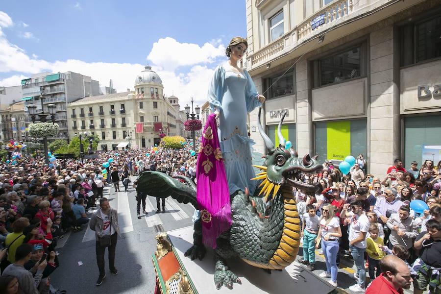 Los trajes de la Tarasca año a año desde 1936