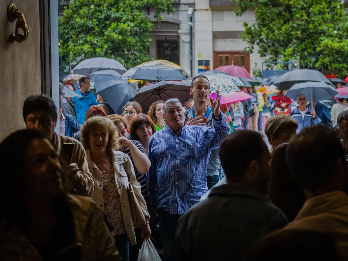 Las imágenes de los granadinos visitando a la Tarasca