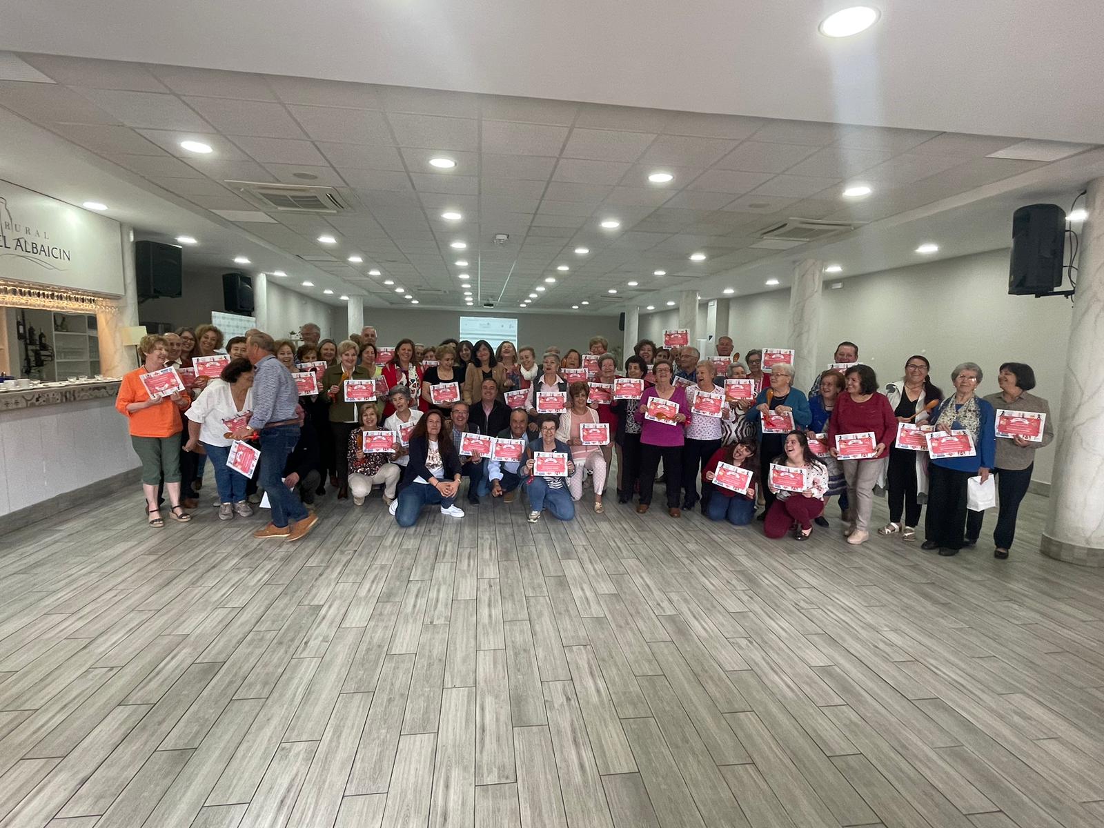 Grupo de personas mayors de 55 años que han participado en el programa en Sabiote.