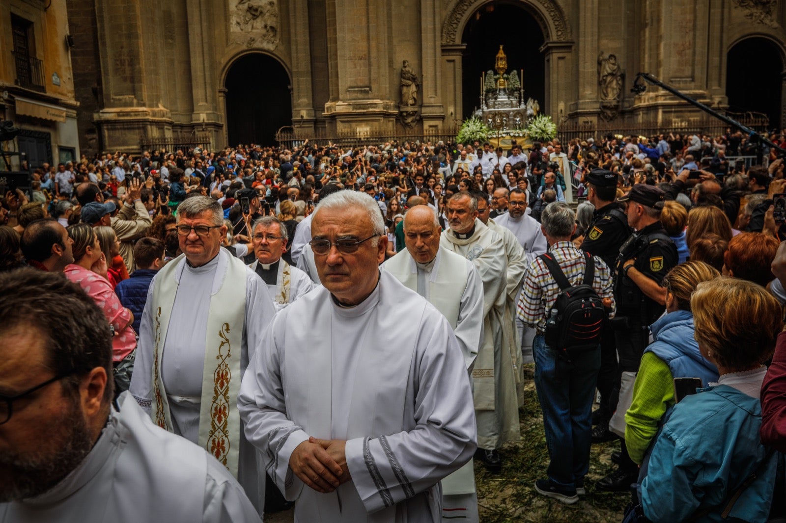 Las imágenes de la procesión del Corpus y la Tarasca por las calles de Granada