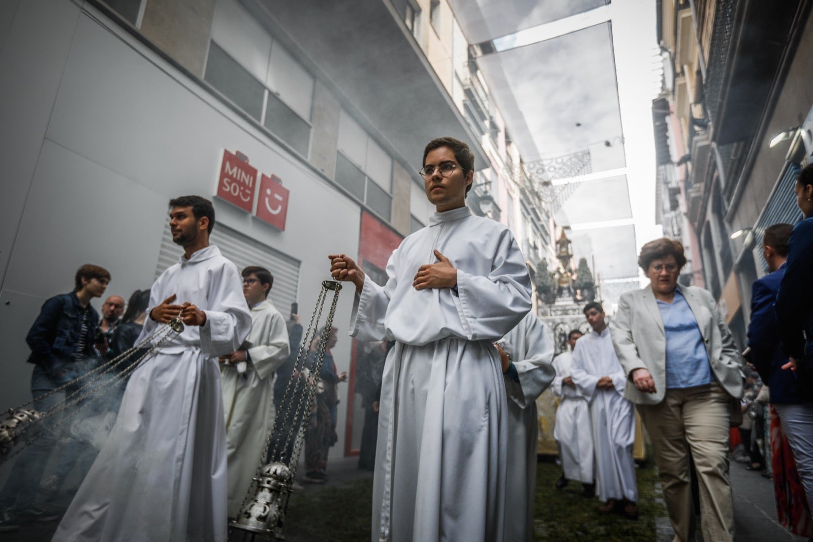 Las imágenes de la procesión del Corpus y la Tarasca por las calles de Granada