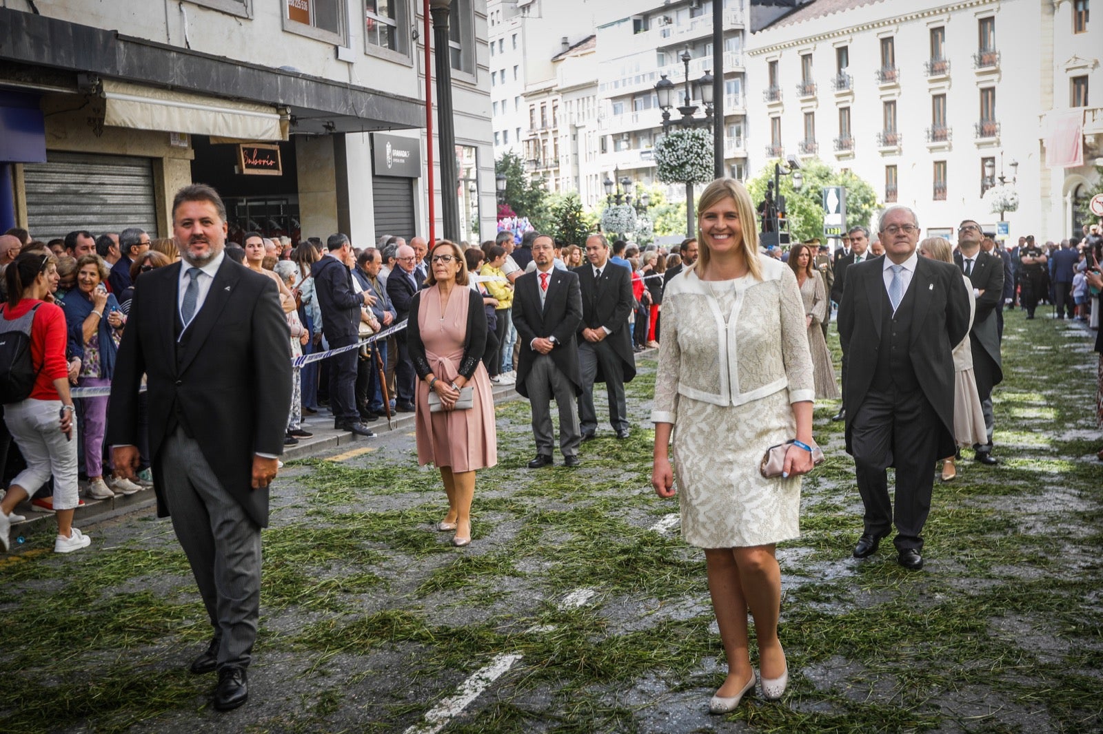 Las imágenes de la procesión del Corpus y la Tarasca por las calles de Granada