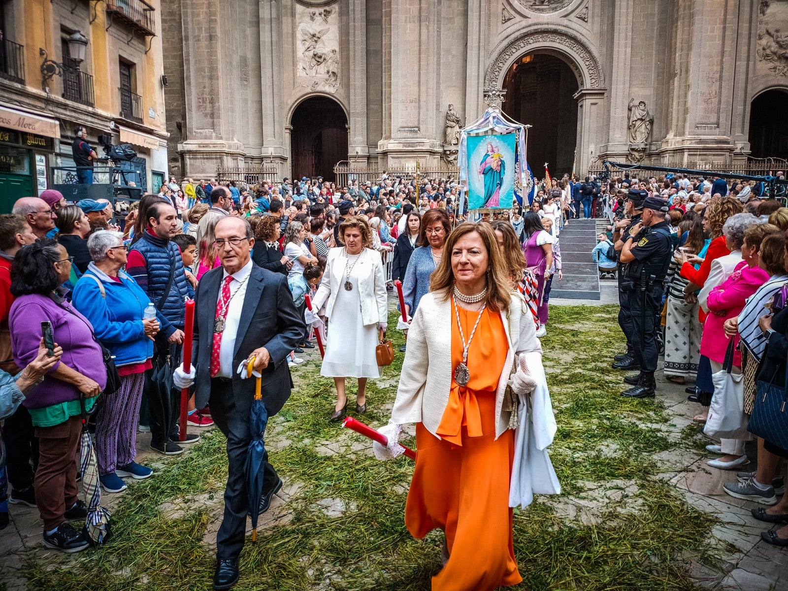 Las imágenes de la procesión del Corpus y la Tarasca por las calles de Granada