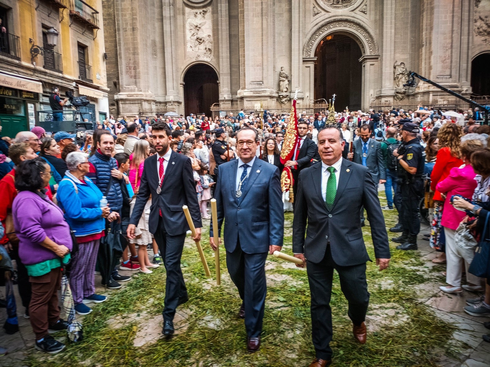 Las imágenes de la procesión del Corpus y la Tarasca por las calles de Granada