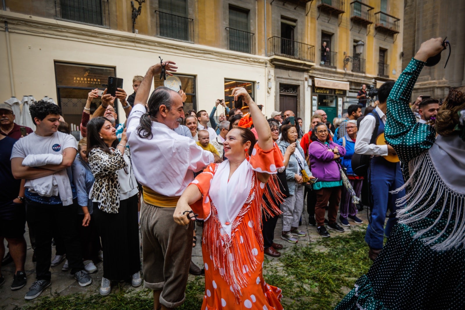 Las imágenes de la procesión del Corpus y la Tarasca por las calles de Granada