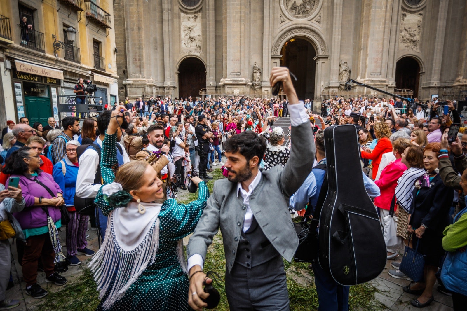 Las imágenes de la procesión del Corpus y la Tarasca por las calles de Granada