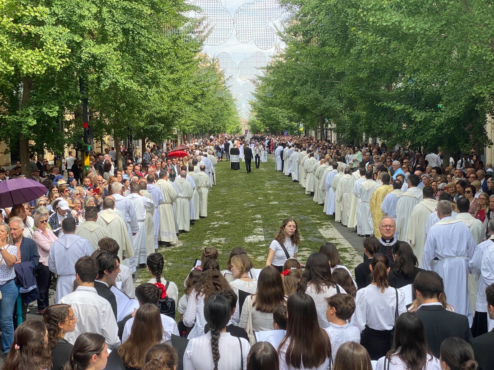 Las imágenes de la procesión del Corpus y la Tarasca por las calles de Granada