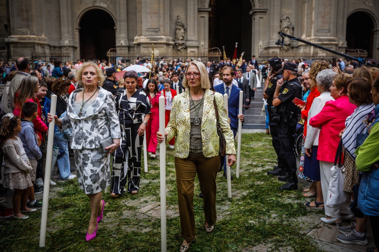 Las imágenes de la procesión del Corpus y la Tarasca por las calles de Granada