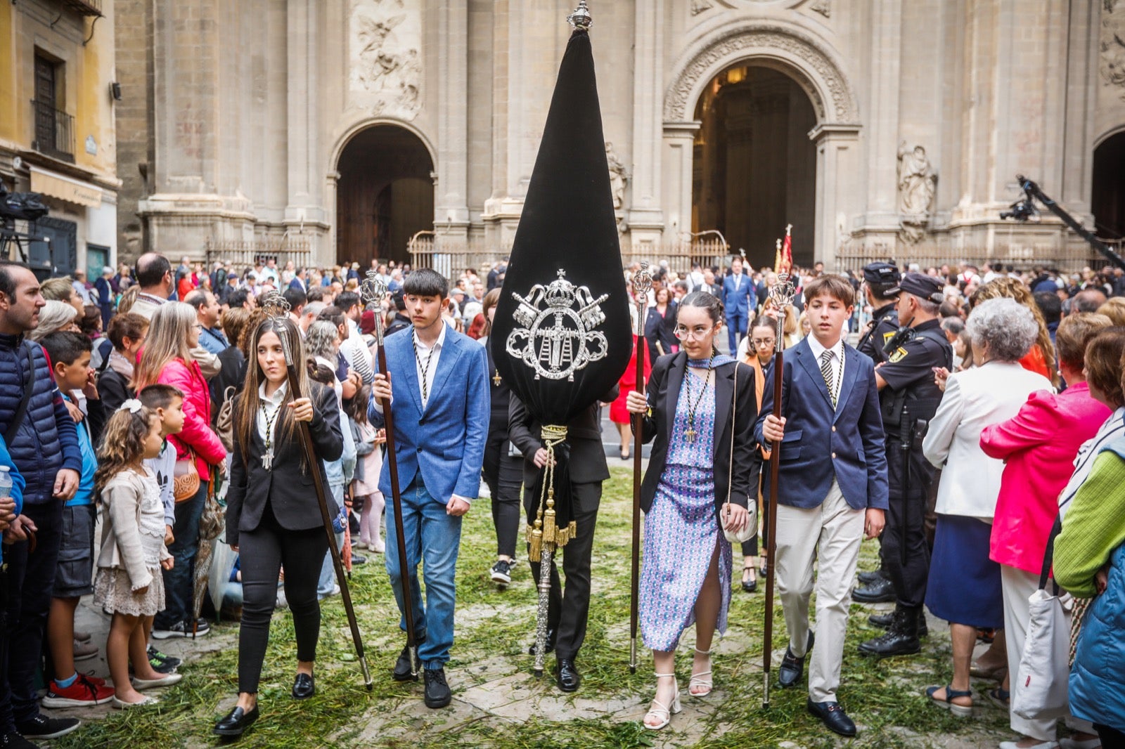 Las imágenes de la procesión del Corpus y la Tarasca por las calles de Granada