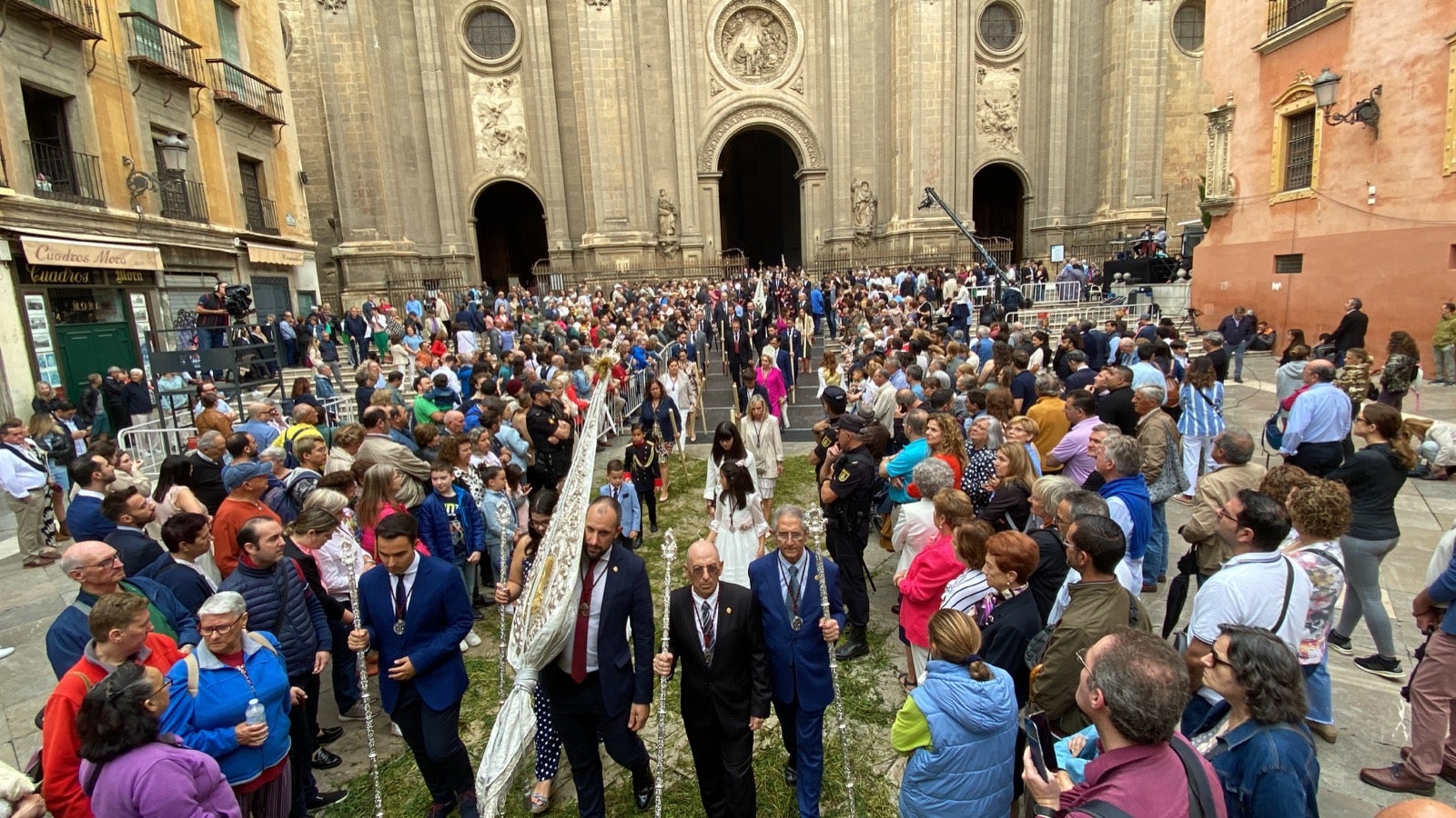 Las imágenes de la procesión del Corpus y la Tarasca por las calles de Granada