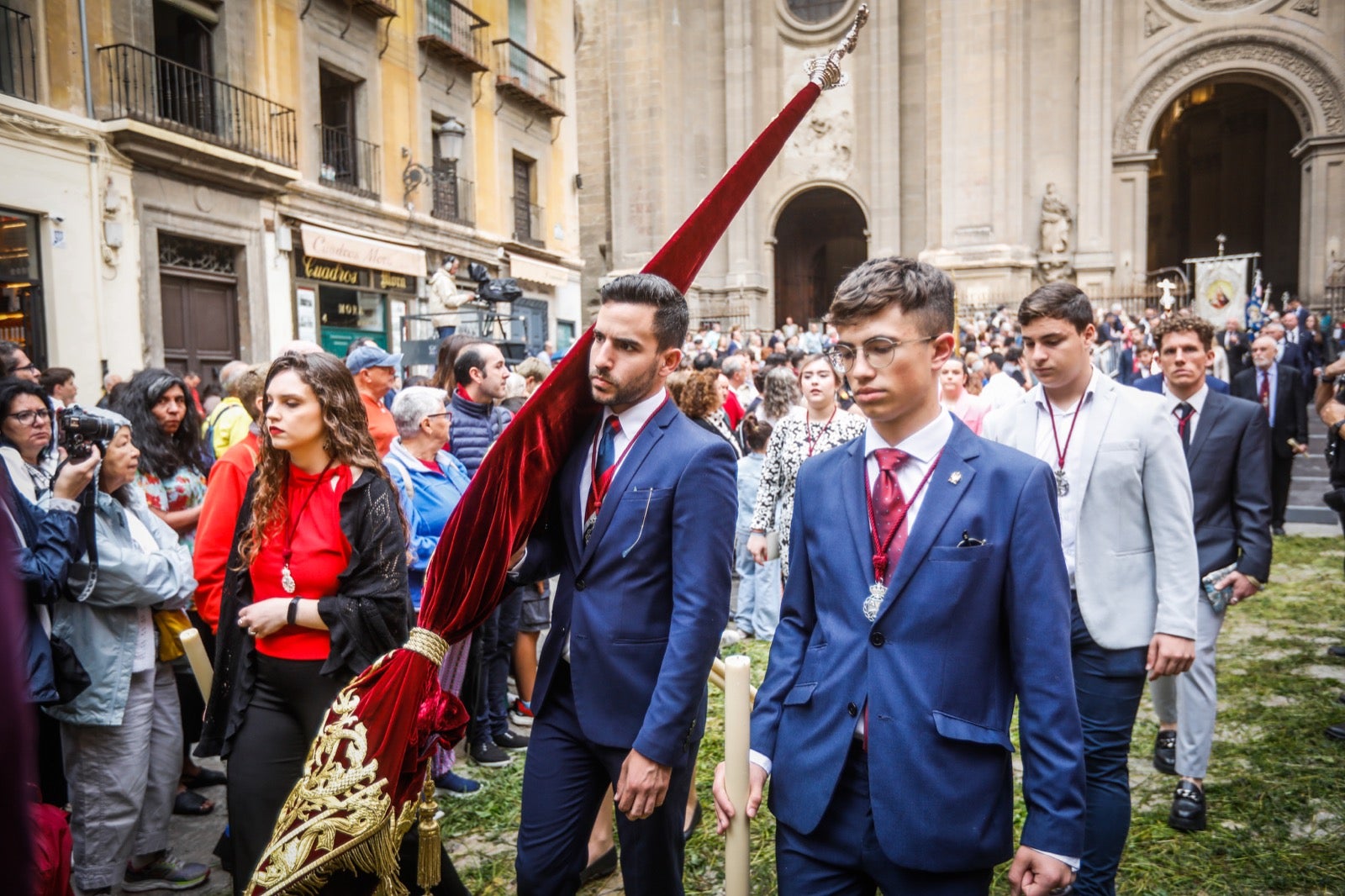 Las imágenes de la procesión del Corpus y la Tarasca por las calles de Granada