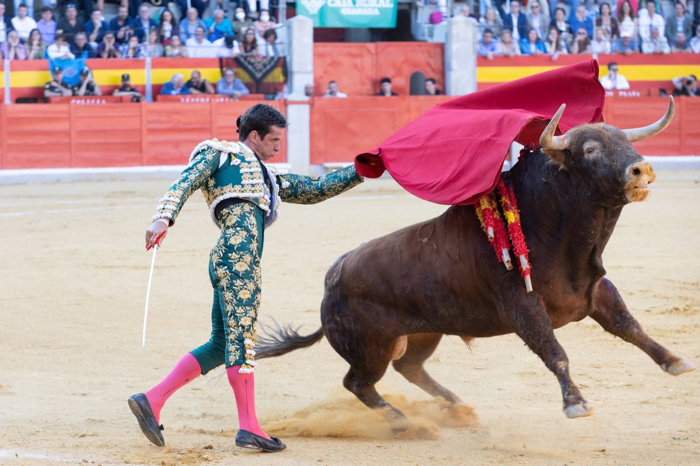 Las imágenes de la tarde triunfal de El Juli, Roca Rey y Tomás Rufo