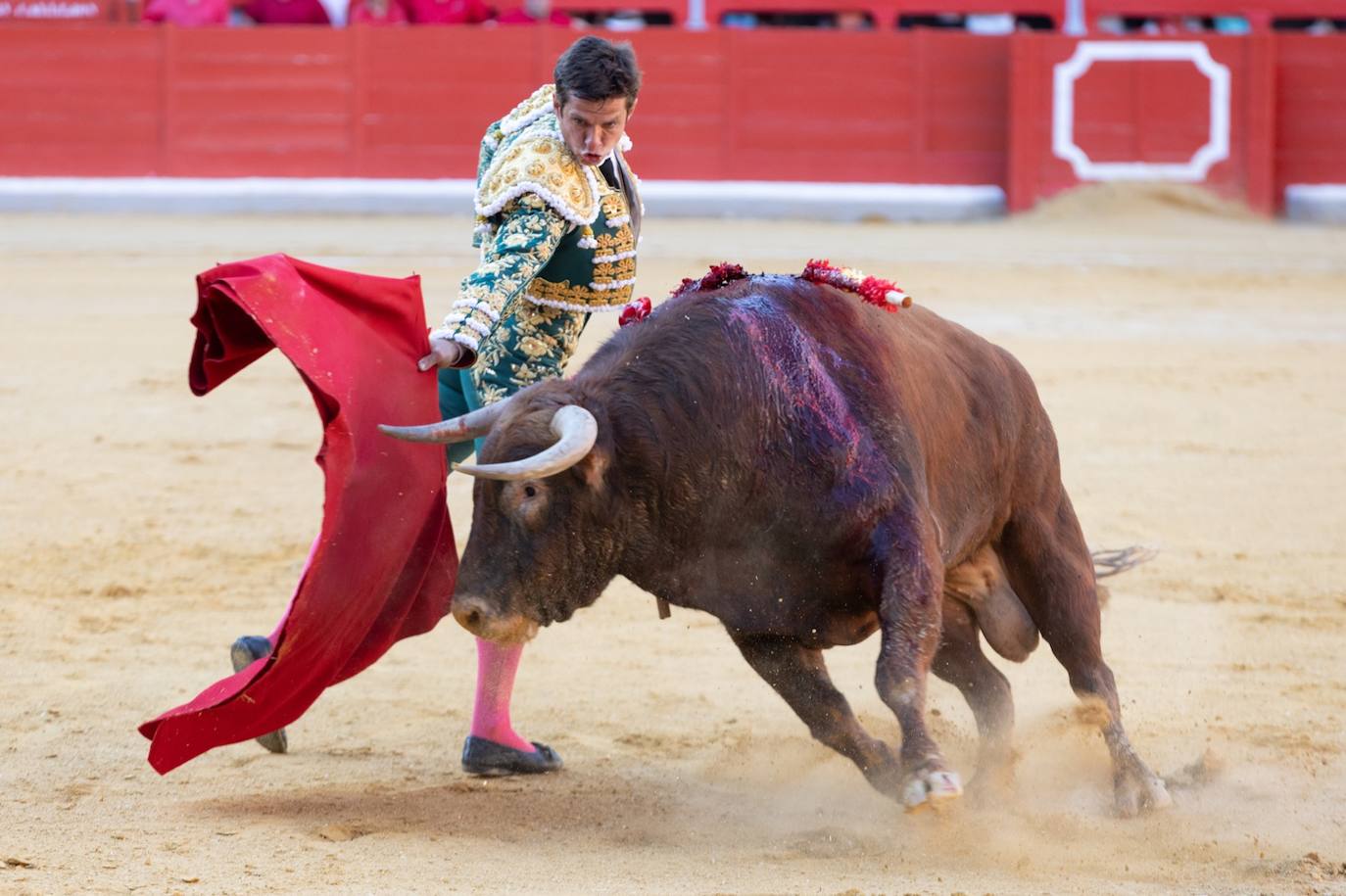 Las imágenes de la tarde triunfal de El Juli, Roca Rey y Tomás Rufo
