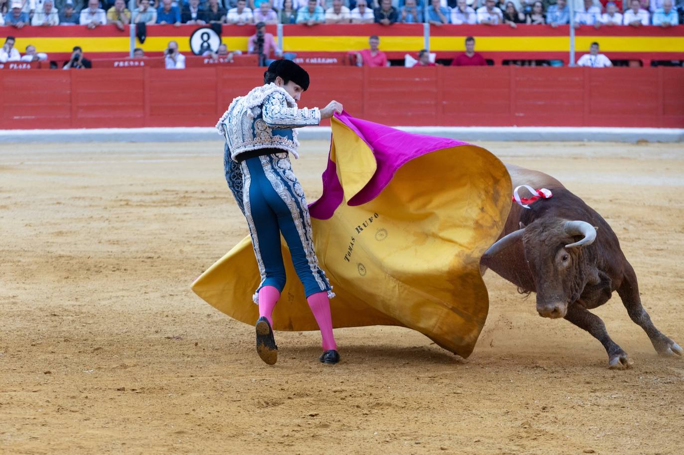 Las imágenes de la tarde triunfal de El Juli, Roca Rey y Tomás Rufo