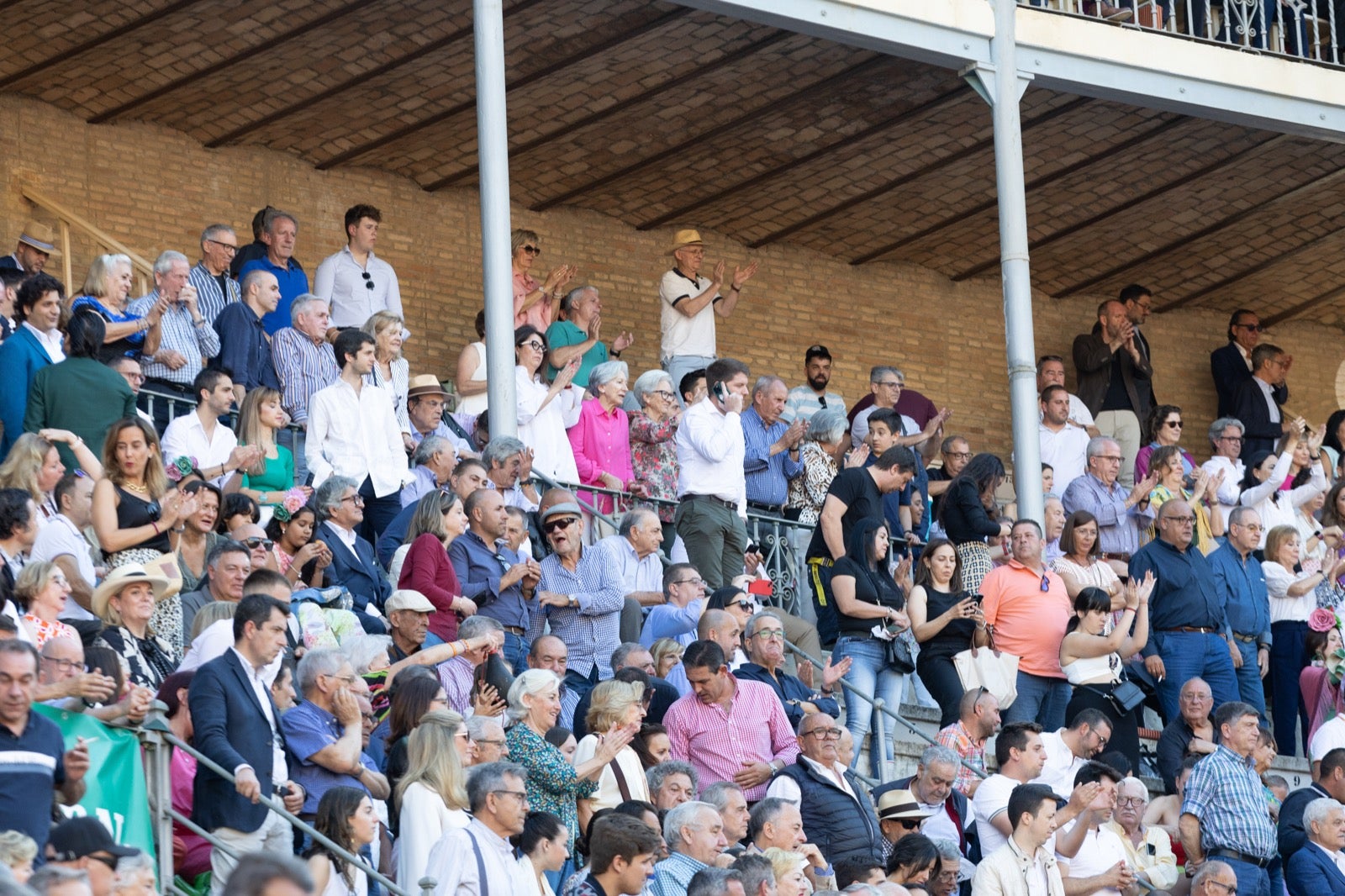 Encuéntrate en la plaza de toros de Granada en la tarde del viernes