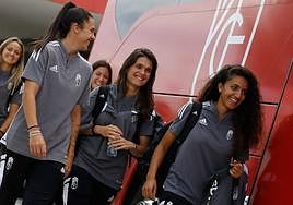 Las futbolistas del Granada femenino, sonrientes.