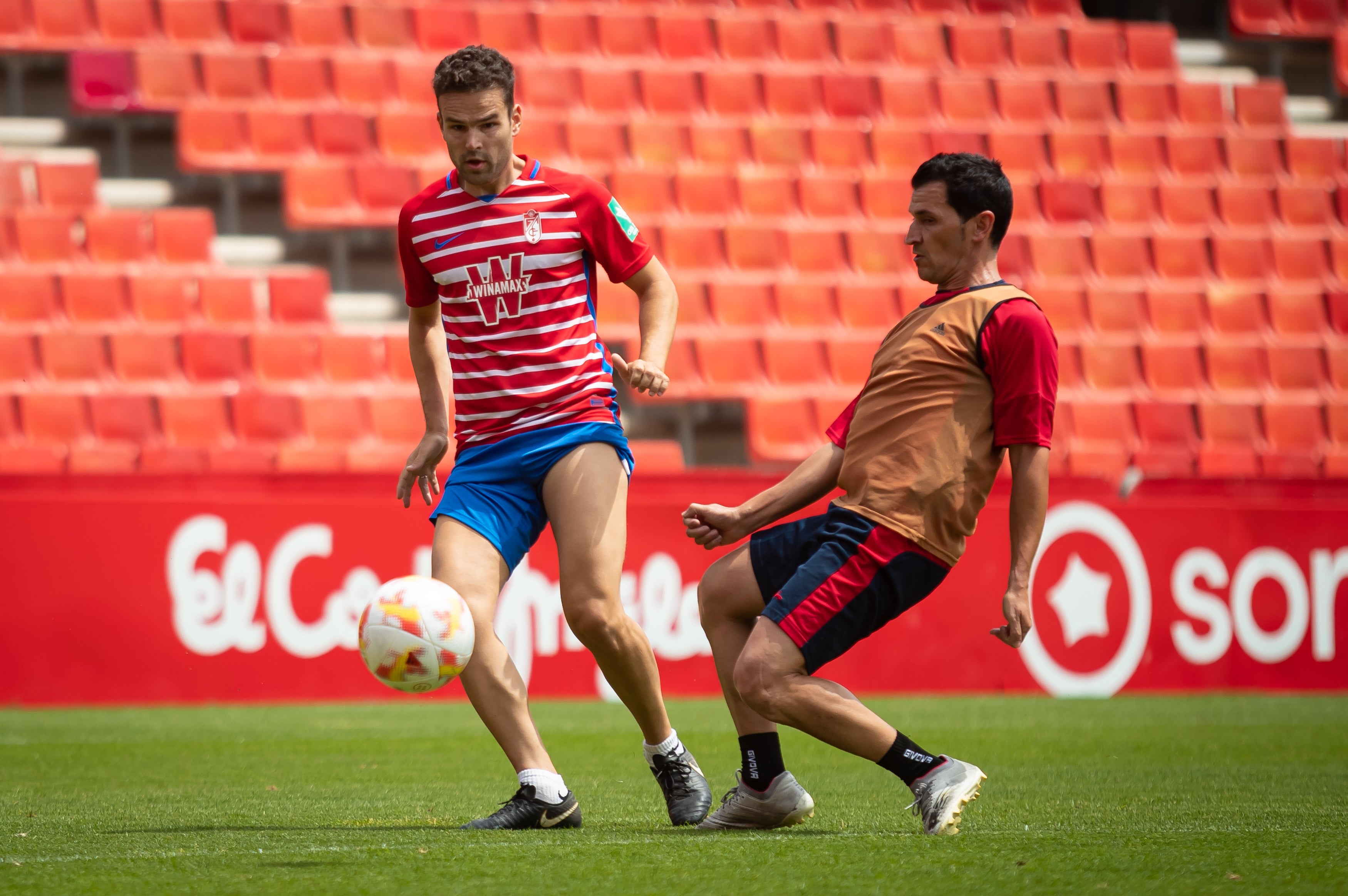 El partido de las &#039;estrellas&#039;, a pie de césped