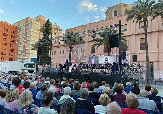 Grupo Almenara y Albaladre brillan en el V Festival Enclave de Sol 'Costa de Almería'