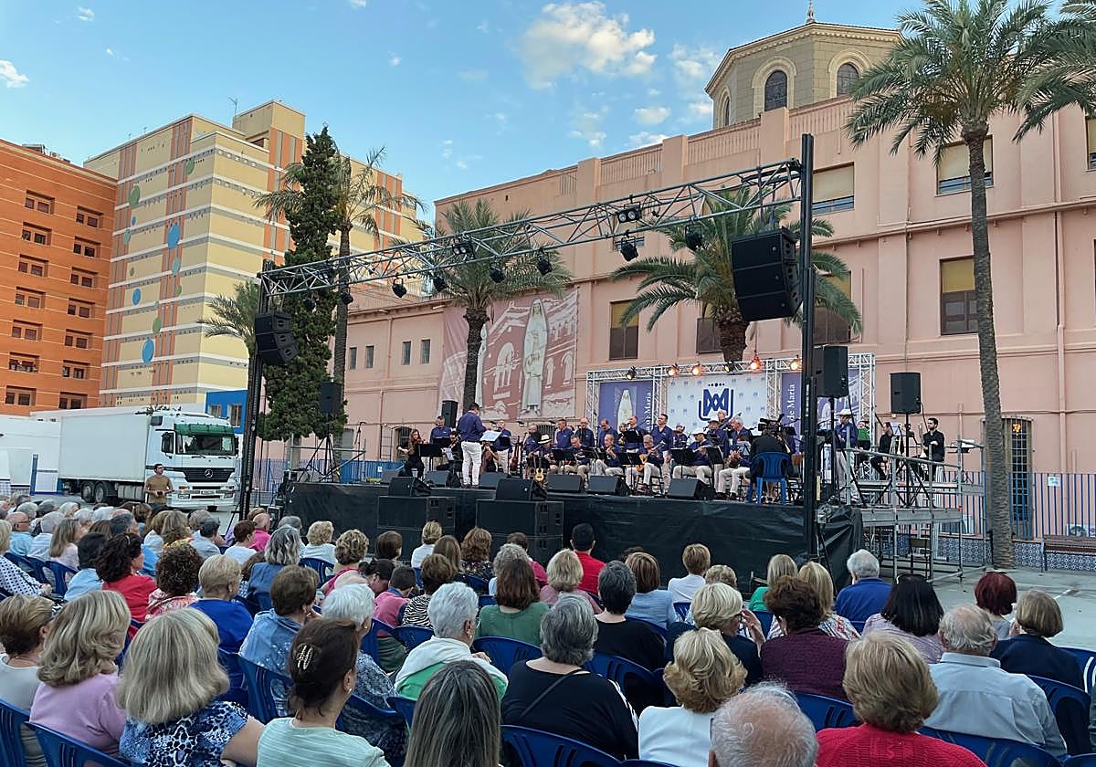 Grupo Almenara y Albaladre brillan en el V Festival Enclave de Sol 'Costa de Almería'