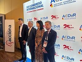 El delegado del Gobierno en Andalucía, el secretario de estado, la subdelegada y el presidente de la asociación española de desalación y reutilización, organizadora del congreso.