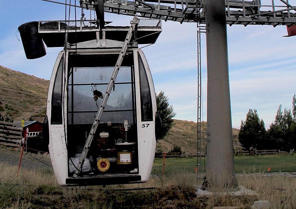 El telecabina Al Ándalus en una de sus últimas revisiones.