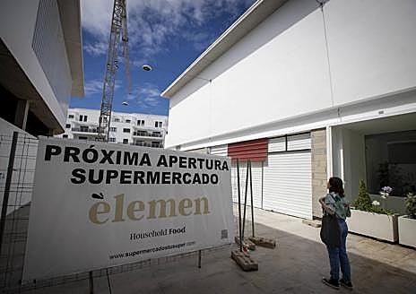 Imagen secundaria 1 - Playa Granada agota el suelo disponible y estrenará otras 436 viviendas este verano