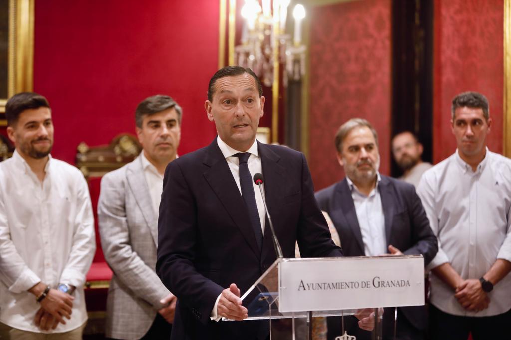 El director general del Granada, García Amado, en el Ayuntamiento.