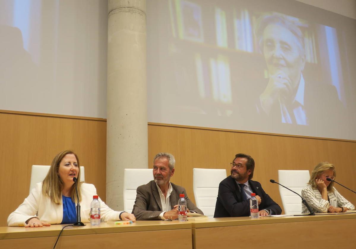 Un momento del acto celebrado en el Puerto de Motril. De izquierda a derecha, Remedios Sánchez, José García Fuentes, Antonio Granados y Mar Campos.