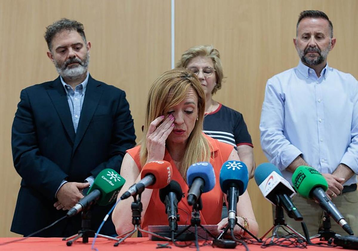 Berta Linares se va «con la cabeza muy alta» y satisfecha por poder demostrar «su inocencia»