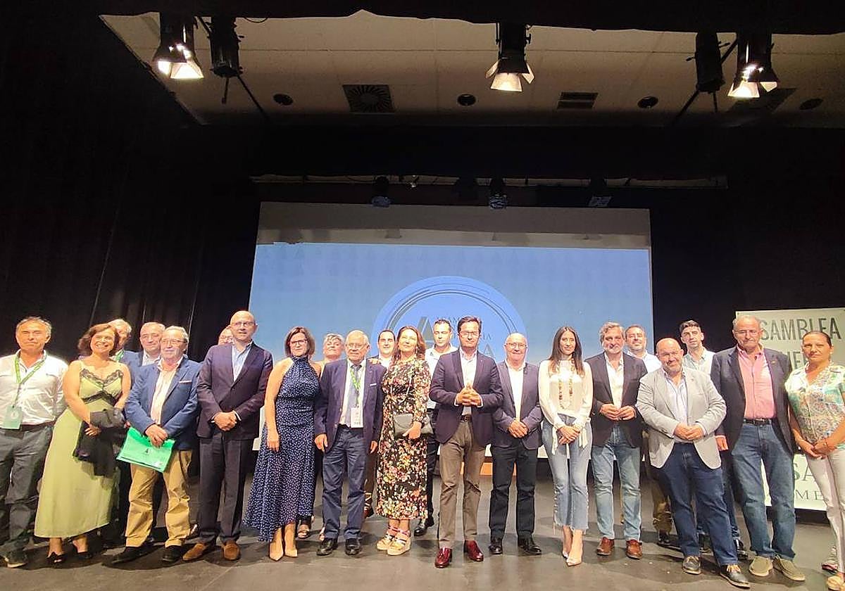 Ejecutiva de Asaja Almería y autoridades en el cierre del Congreso Provincial de la organización agraria.