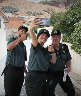 Imagen secundaria 2 - Dollar, Farah y Jesús Cisneros, agentes de la Guardia Civil. 