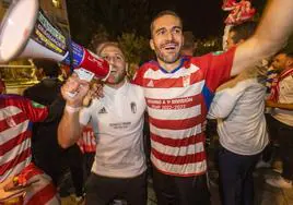 Shon Weissman y Jorge Molina, durante la celebración del ascenso.