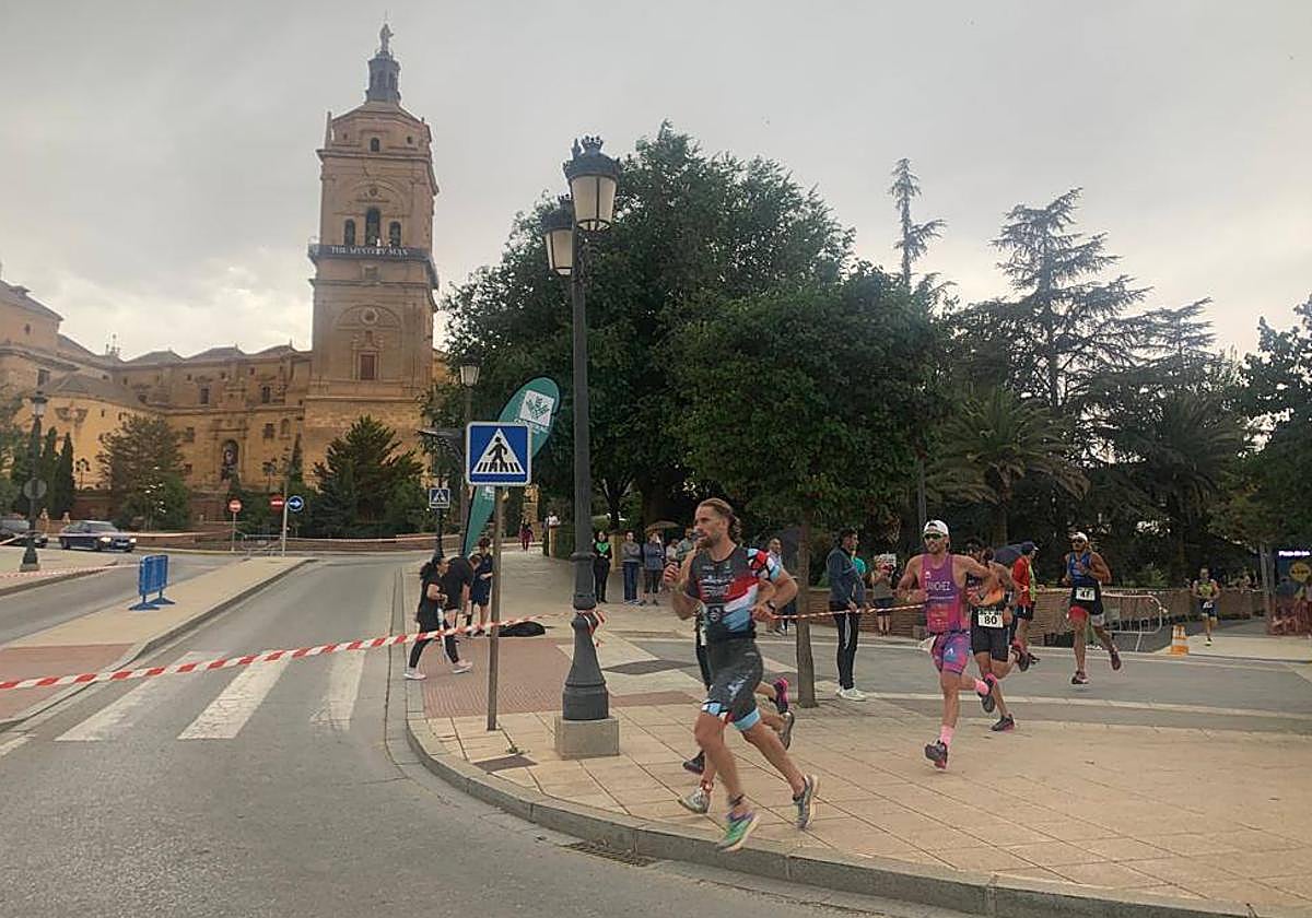 Paso del triatlón Ciudad de Guadix por el municipio.