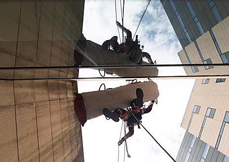 Imagen secundaria 1 - Un rescate en altura en el PTS de Granada