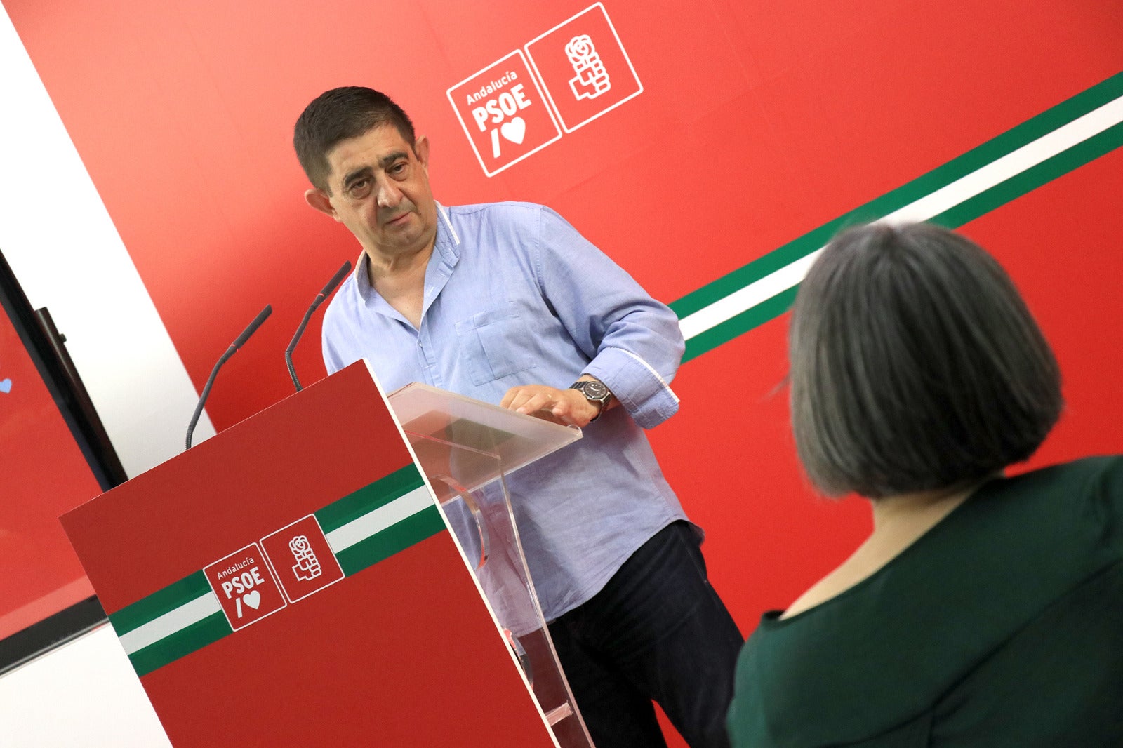 Frencisco Reyes durante la rueda de prensa en la sede del PSOE.