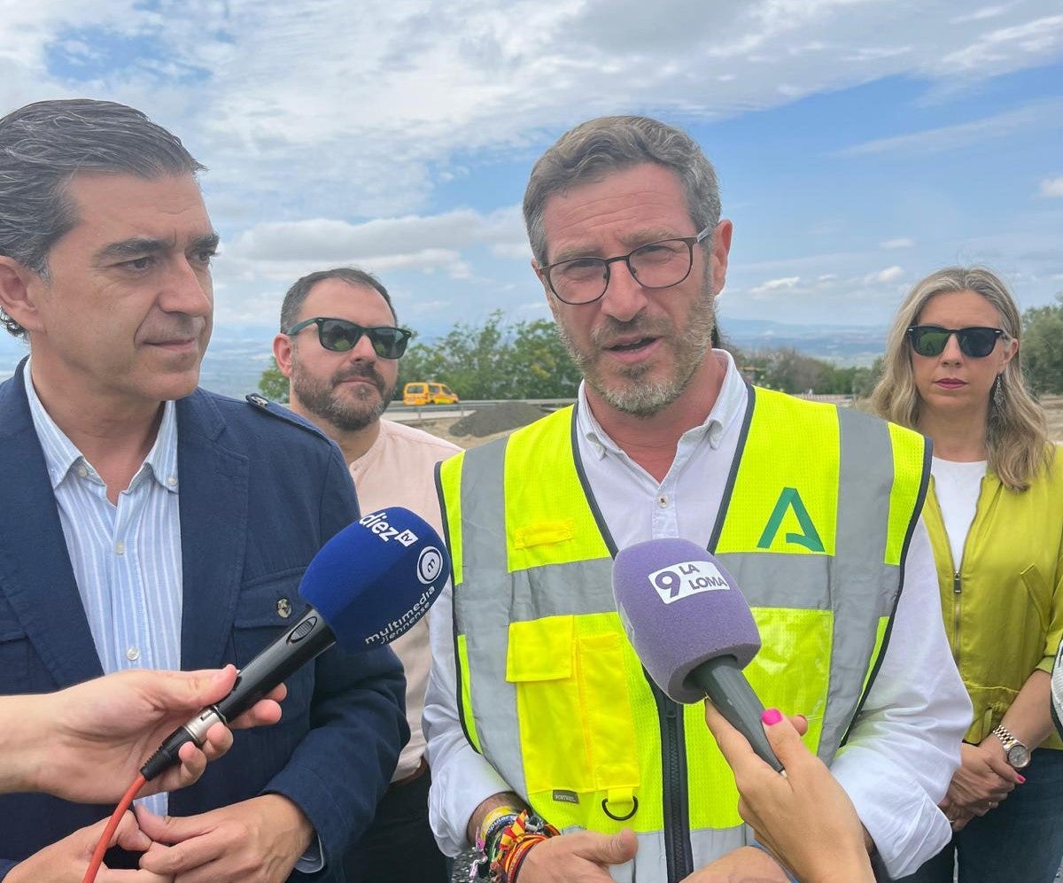 Miguel Contreras y el nuevo alcalde de Baeza Pedro Cabrera.