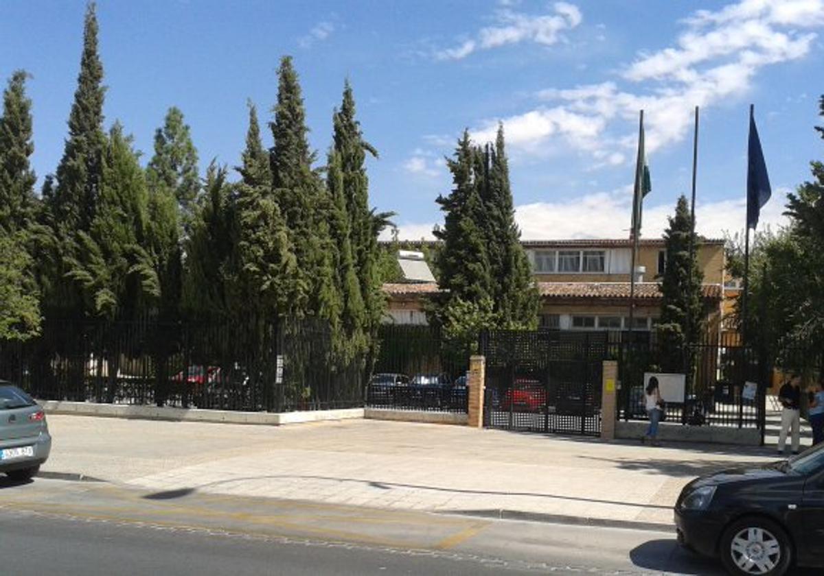 Colegio Sierra Nevada, donde ha caído el muro.