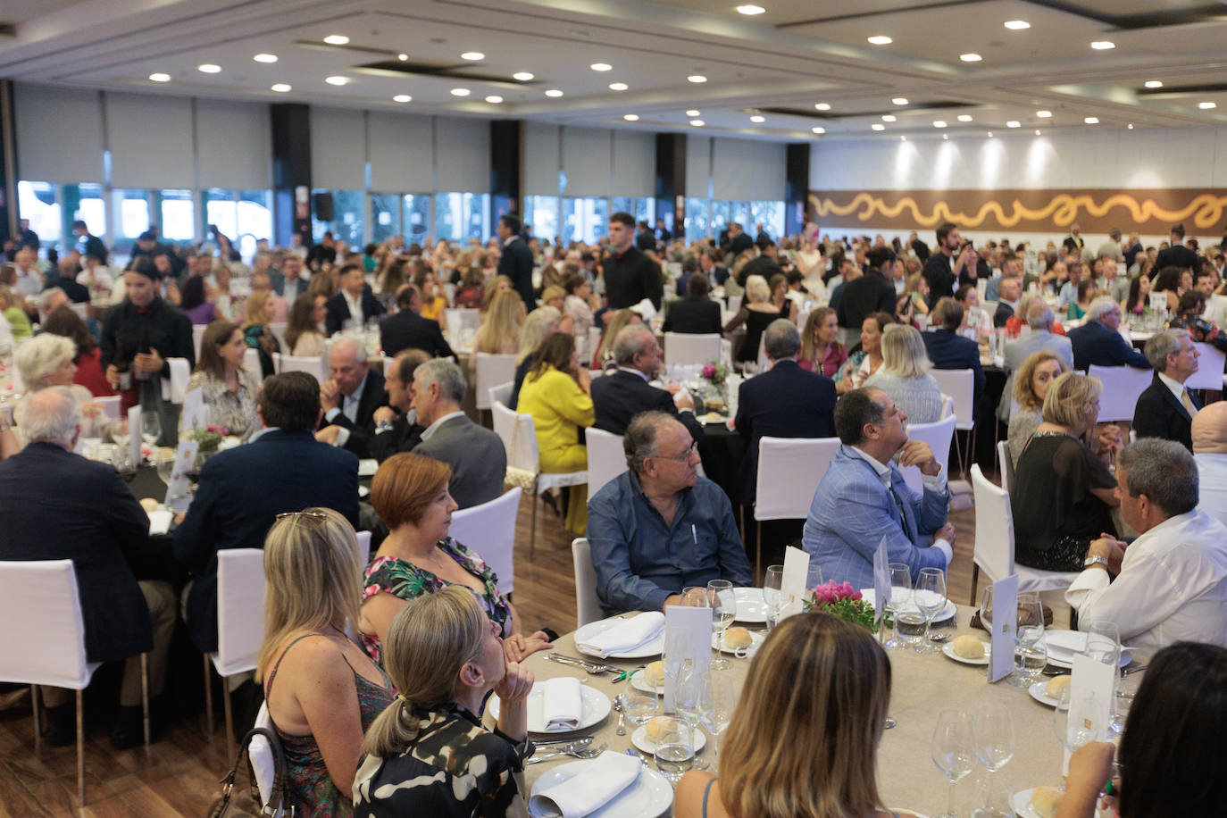 Las imágenes de la cena solidaria de Fundación Espadafor