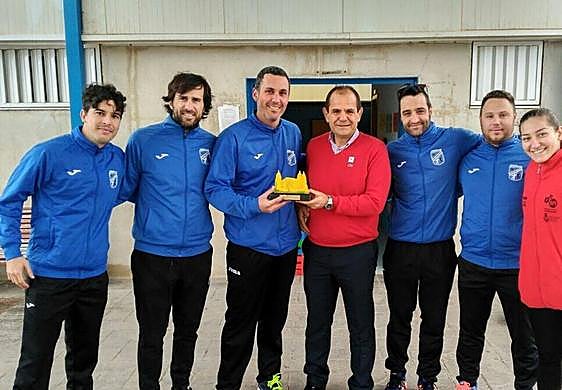 Peral, en el centro, vuelve al primer equipo dos años después