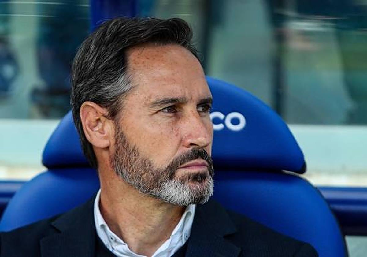 Vicente Moreno otea el horizonte para reforzar un equipo del que conoce a algunos jugadores.