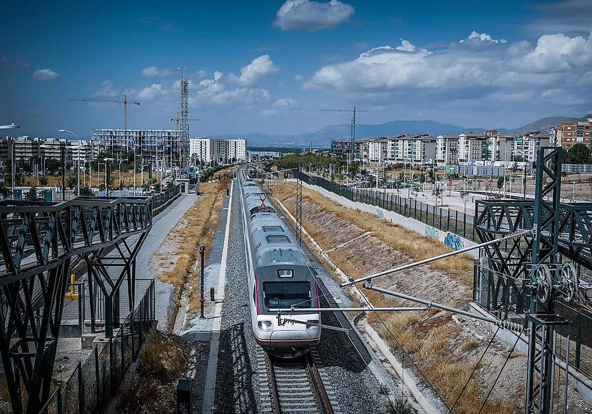 Retrasos de 45 minutos en los trenes de Granada a Madrid
