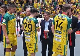 Entrega de las medallas en el Olivo Arena, anoche.