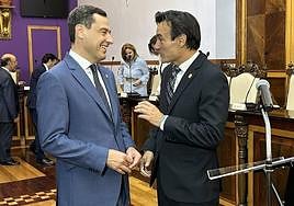 El presidente andaluz y el nuevo alcalde de Jaén, el viernes, en su visita institucional.