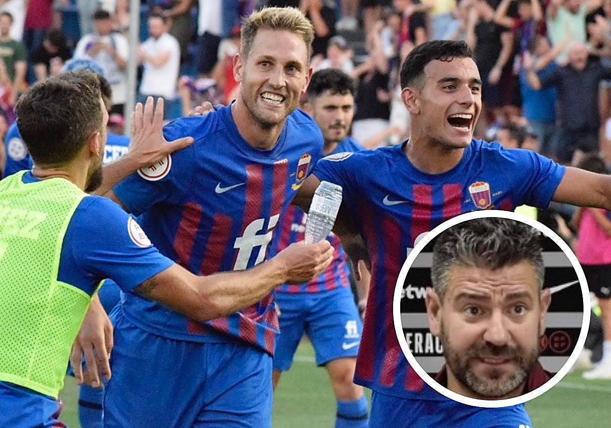 Celebración de uno de los goles del Eldense de Fernando Estévez.