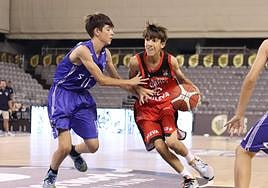 Penetración de Andrés Higueras (d)